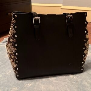 Persaman New York Black and Tan Tote